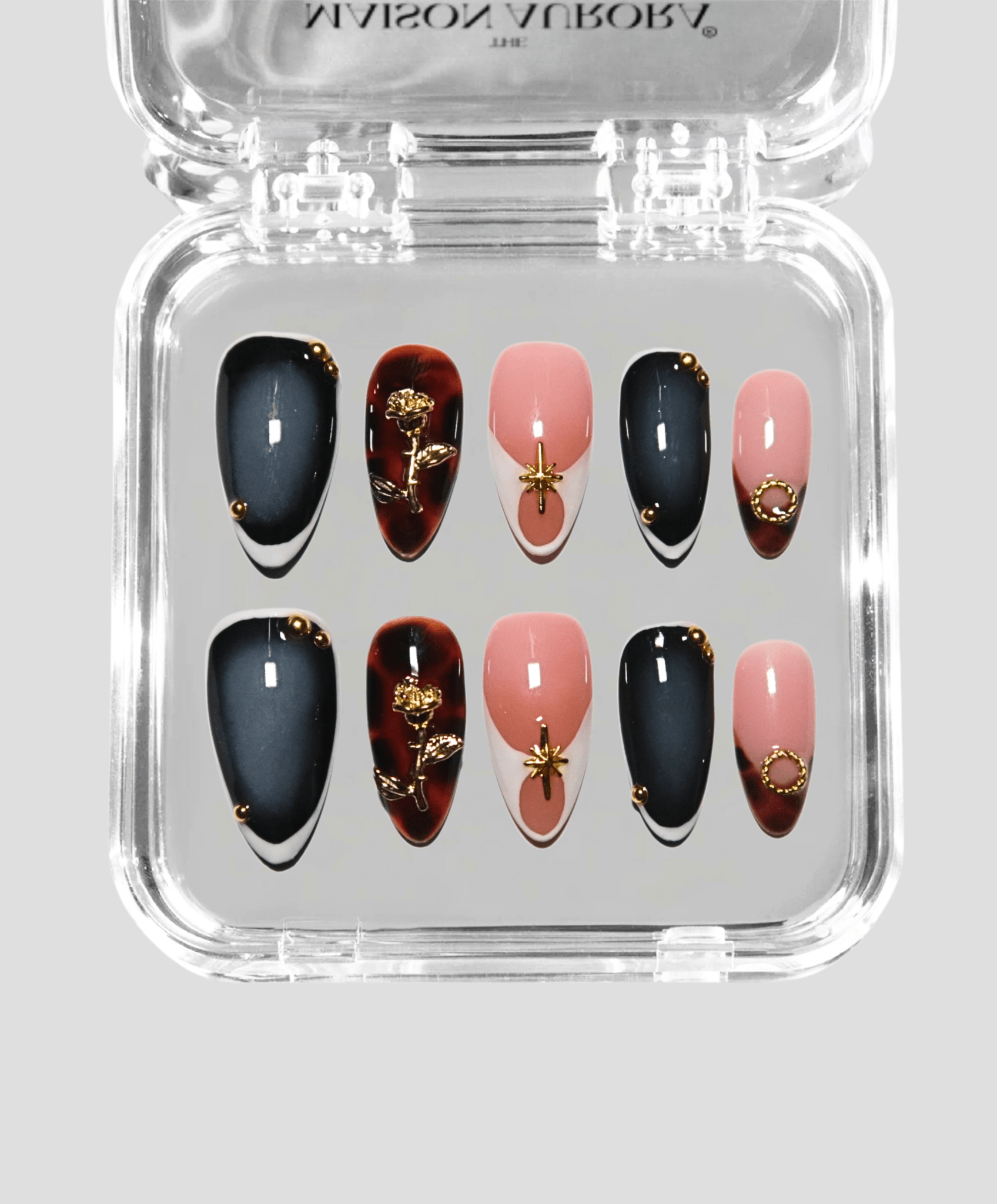 Noirelle - The Maison Aurora CH