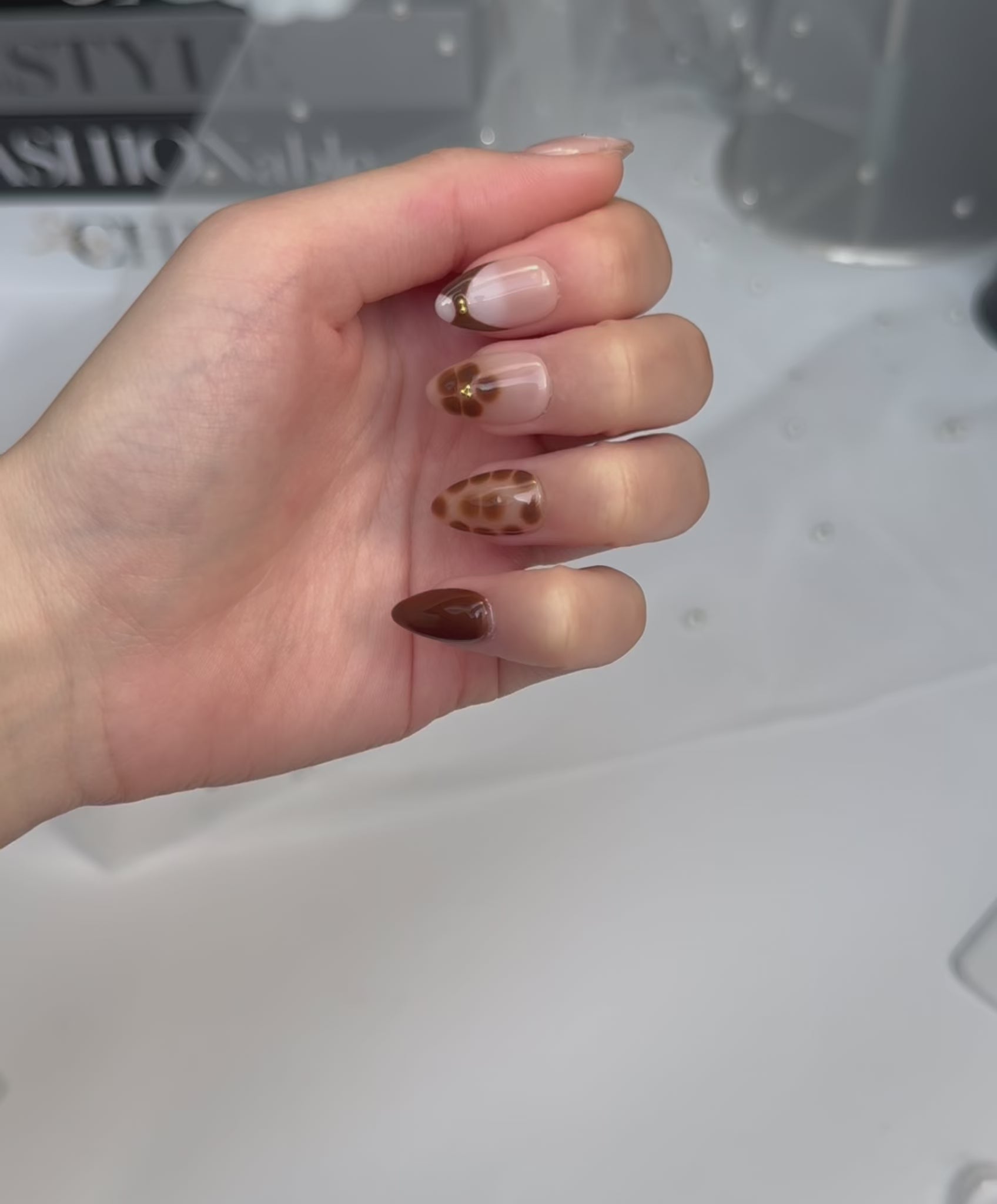 Charger la vidéo : Caramel Safari