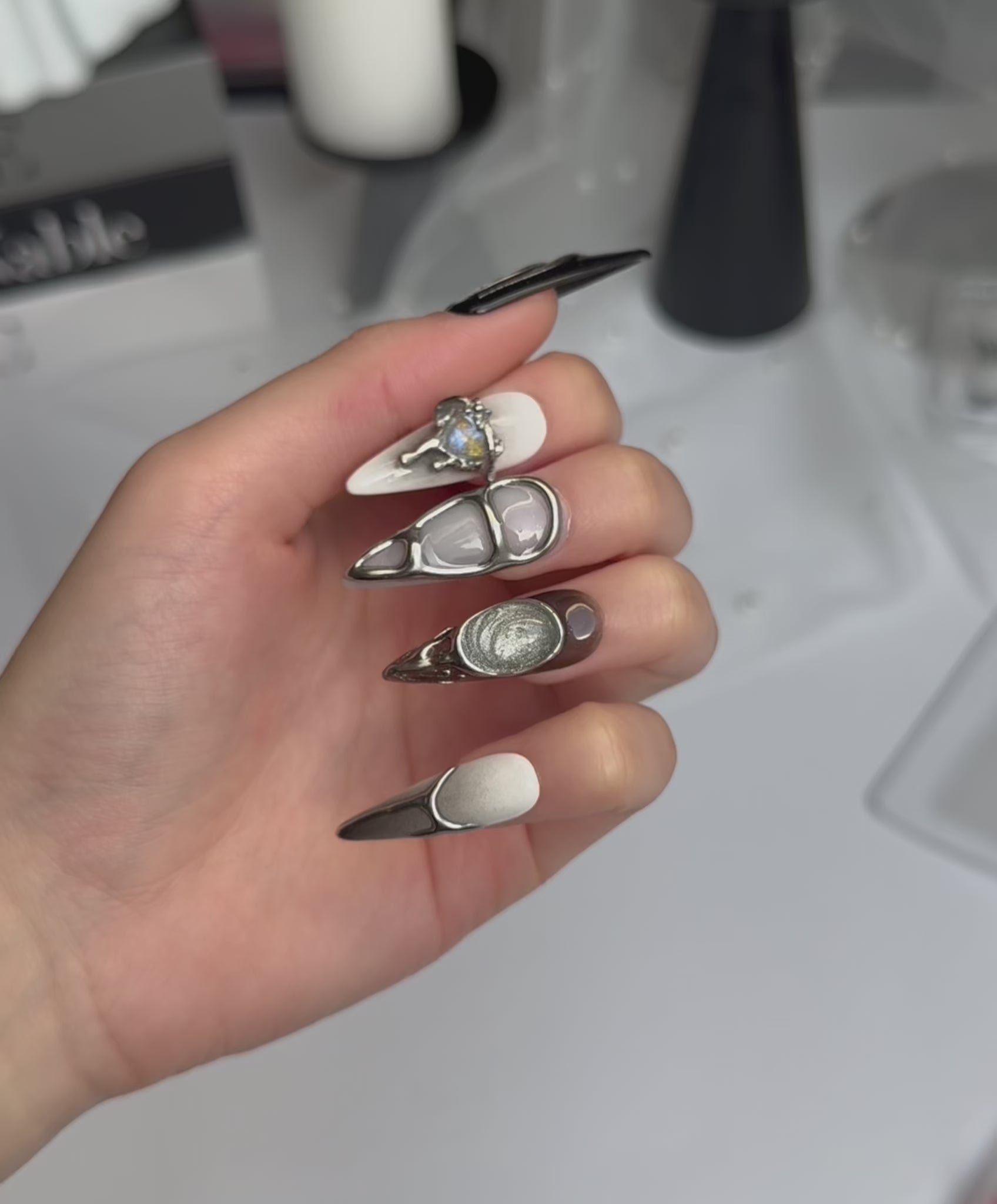 Charger la vidéo : Chromée