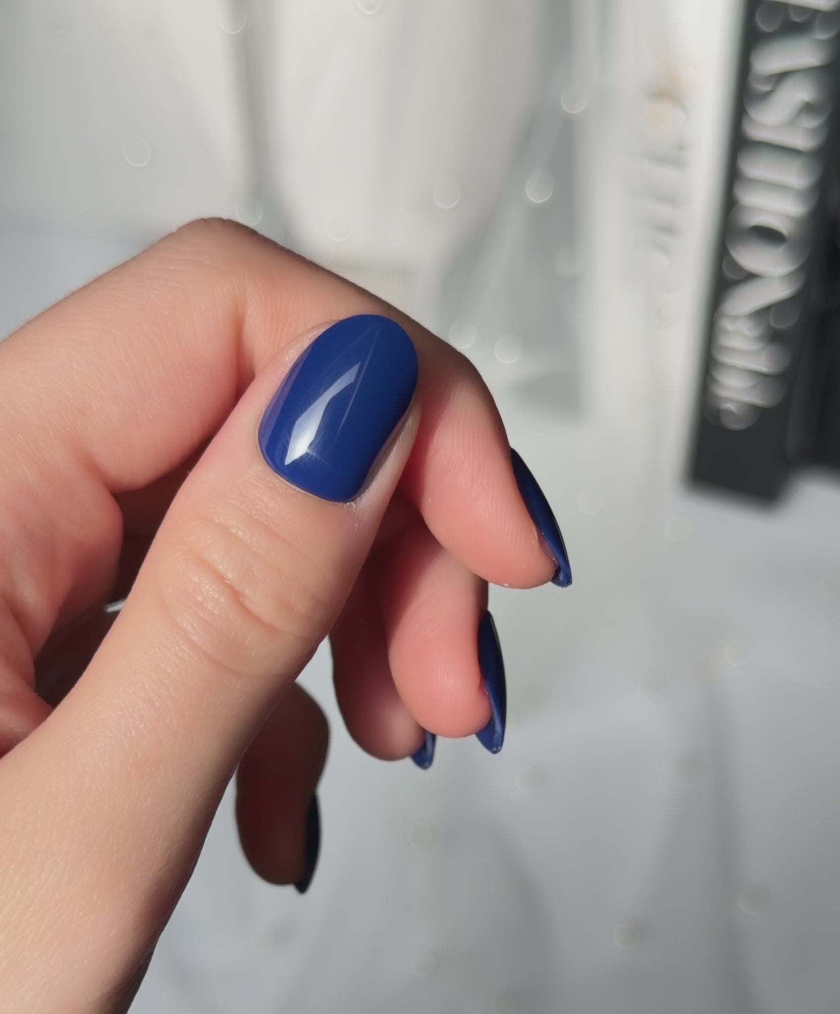 Video laden: Dunkelblau