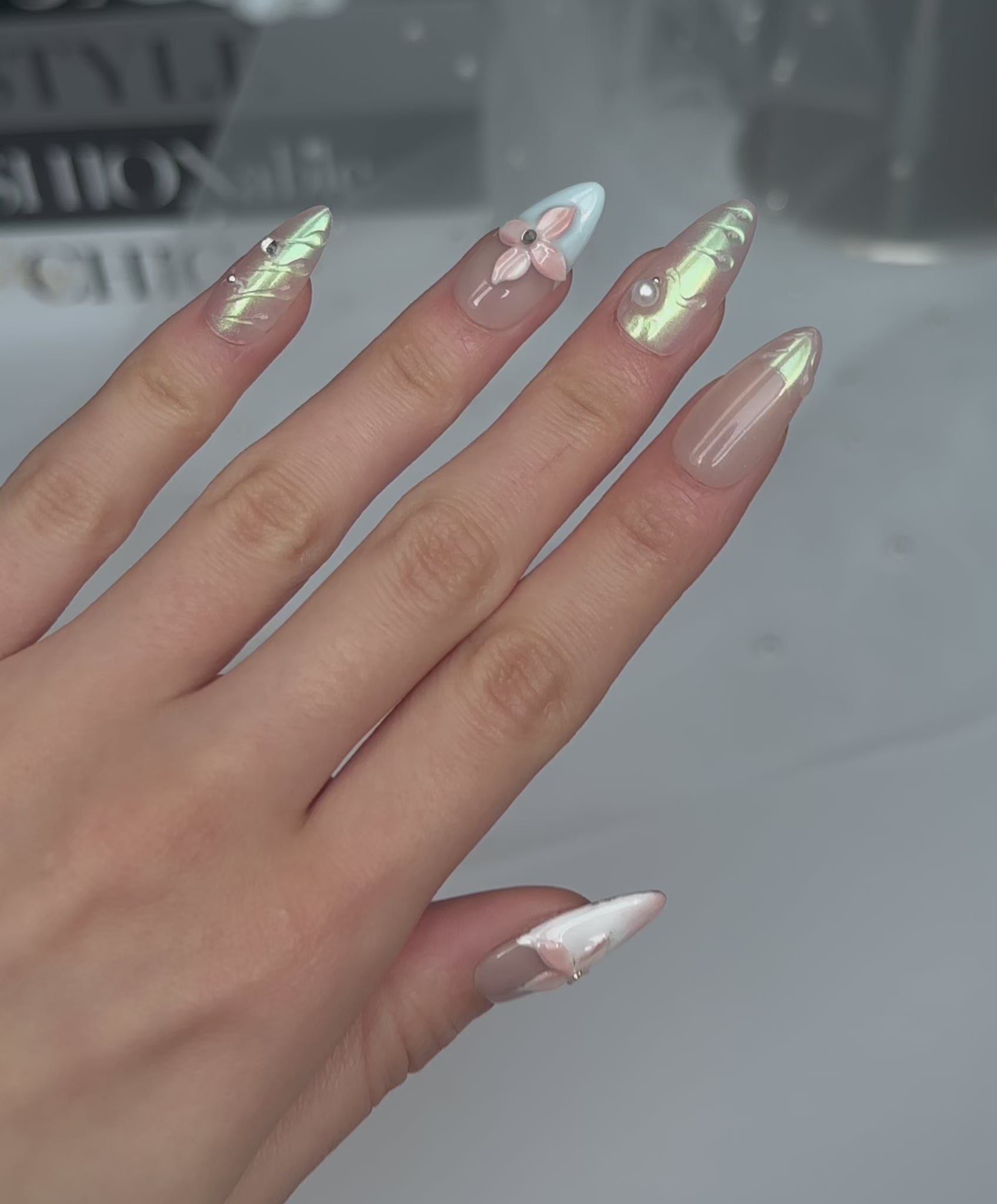 Charger la vidéo : Opaline Petal